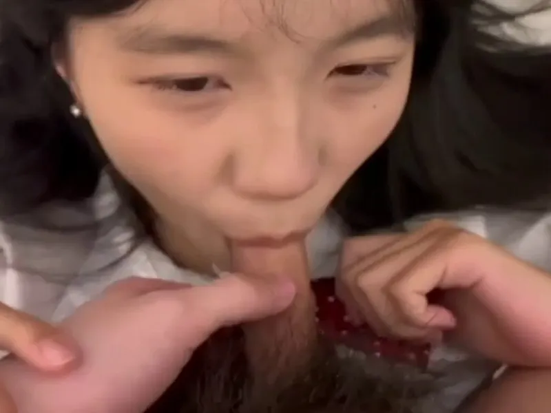 Em loli dễ thương mút củ khoải biến em thành con em đĩ nứng lồn p2